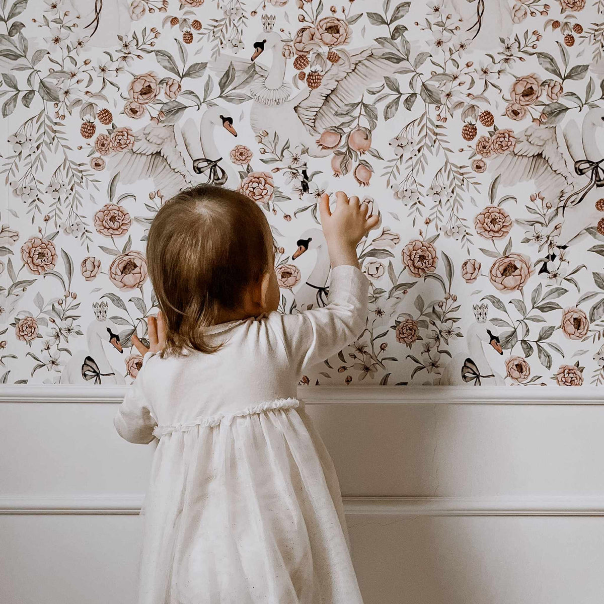 Swan Queen White, Tapetti