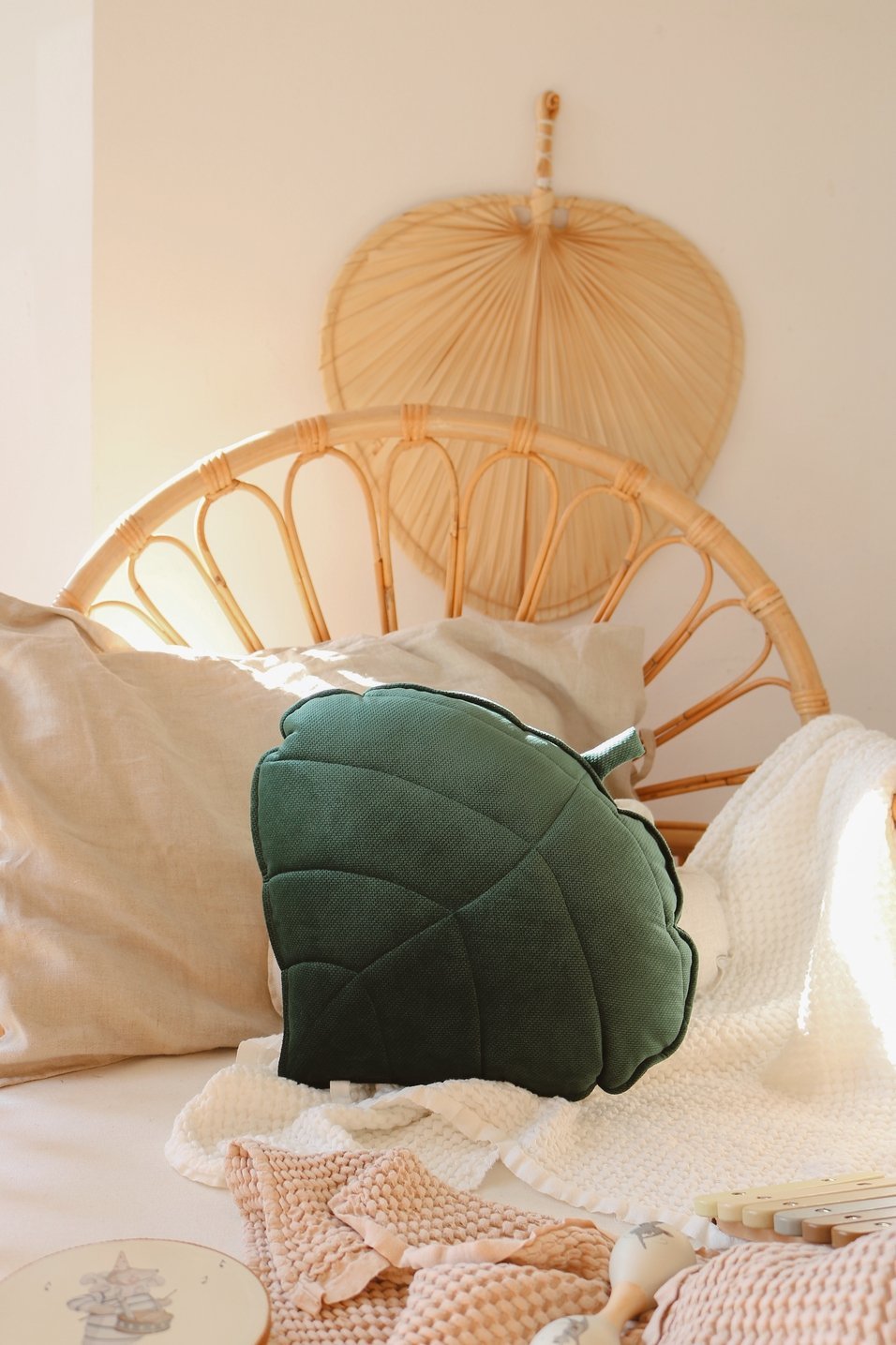 Moi Mili Decorative pillow, Velvet Leaf "Green"