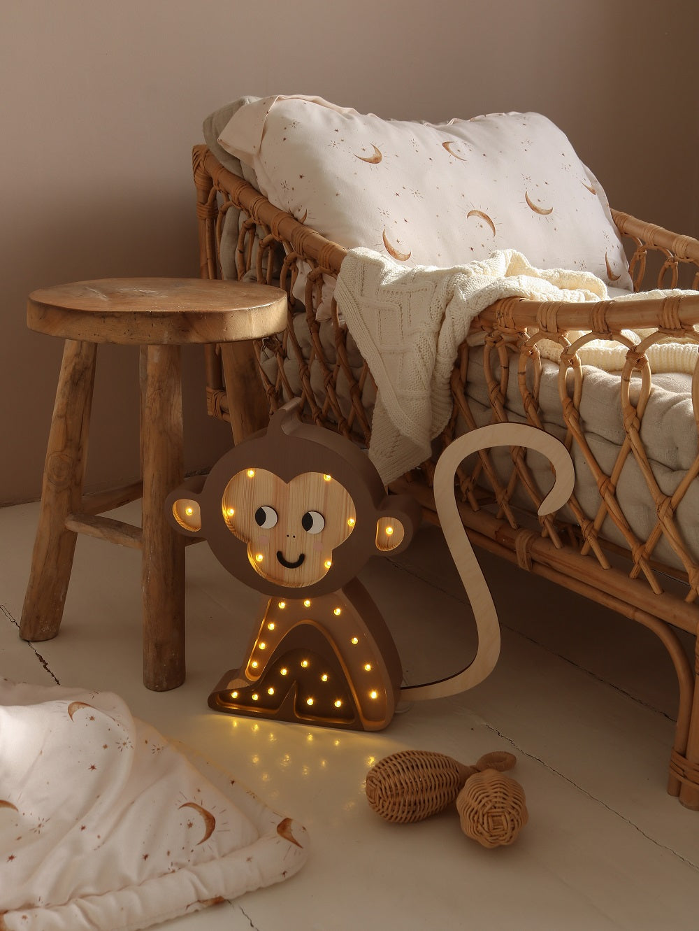 Little Lights Yövalo, Monkey
