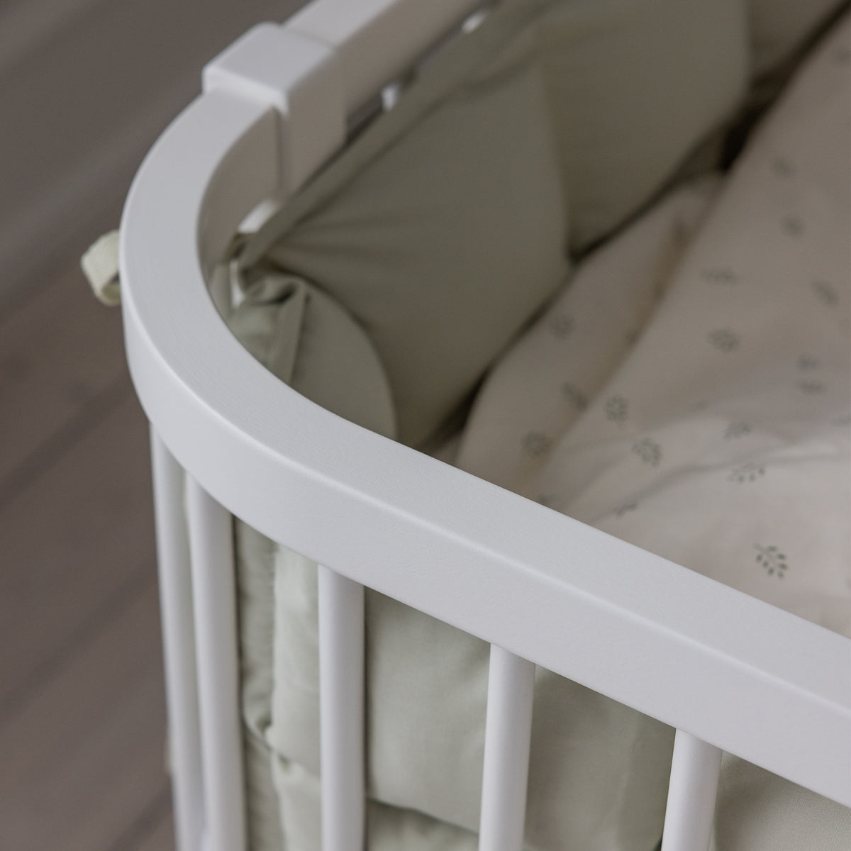 Sebra, Bedside Kehto, White