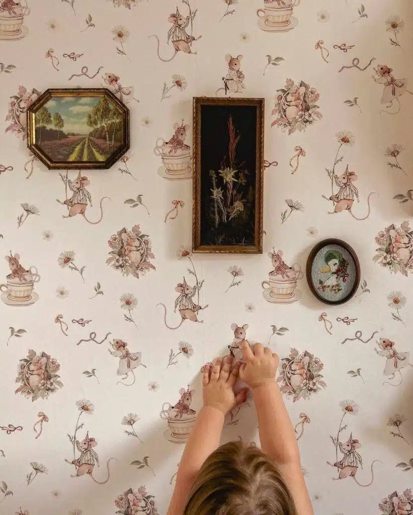 Mouse and Daisies White, Tapetti