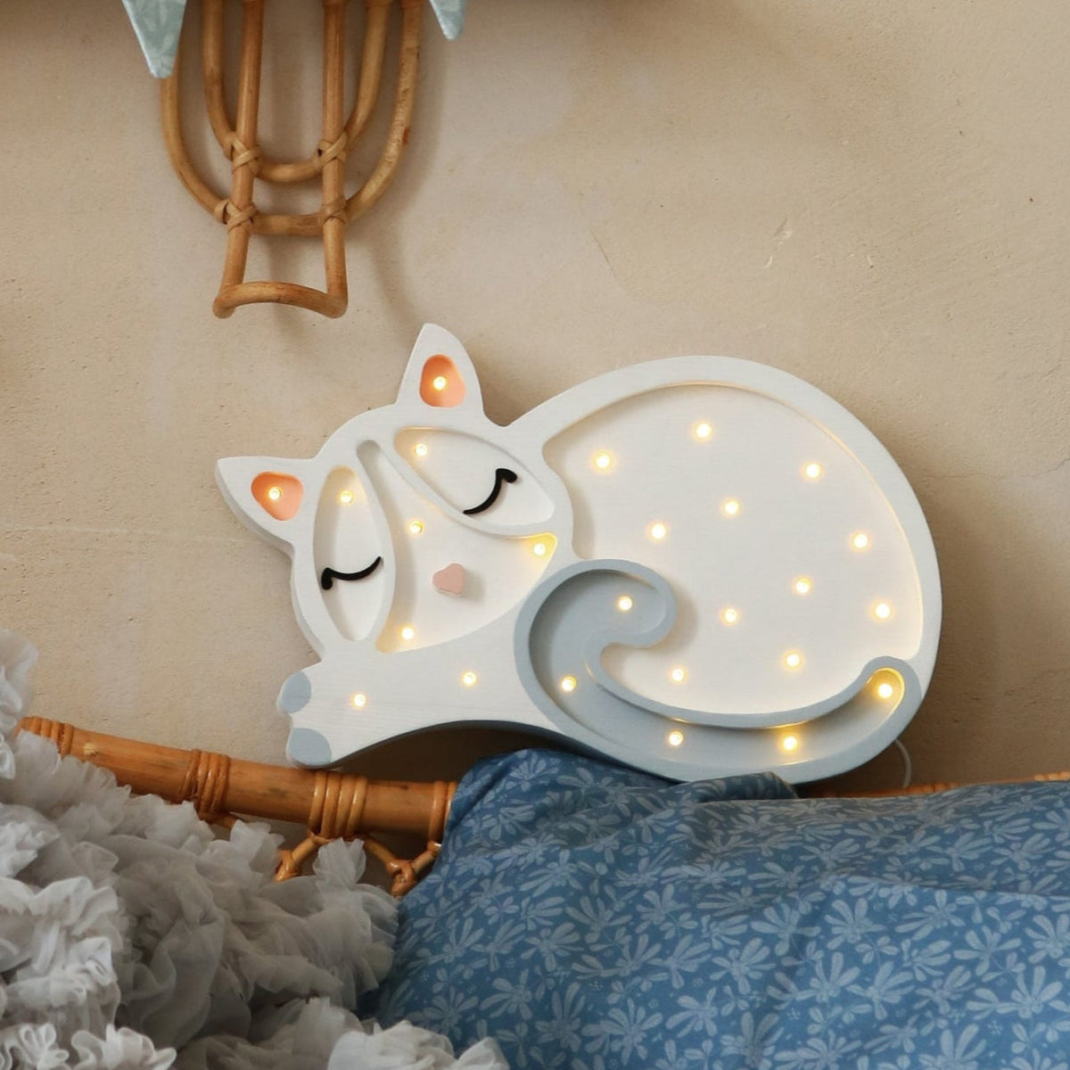 Little Lights Yövalo, Cat White
