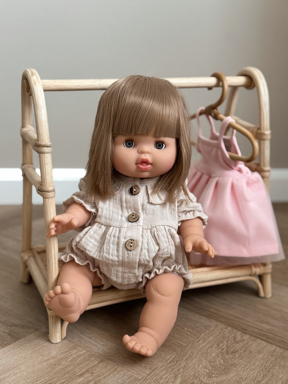 Minikane Sleepy-eyed Nukke, Yze, Eri asuja