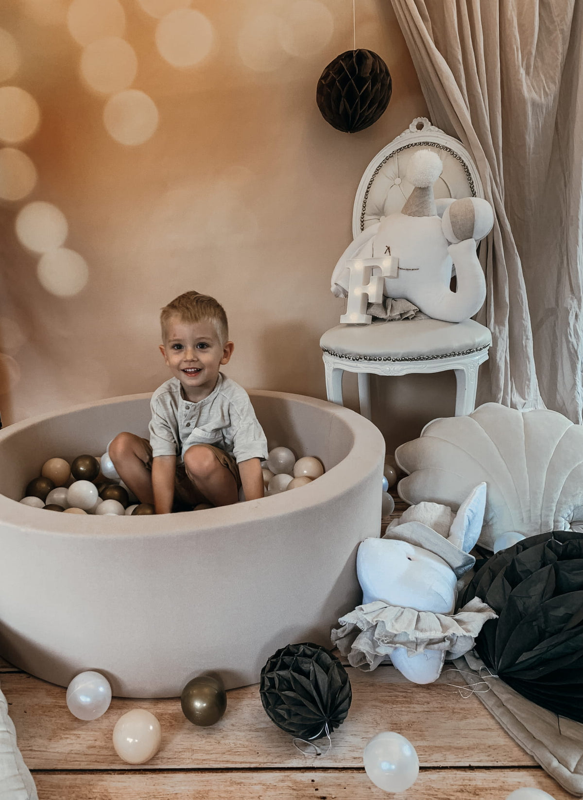 Sea of ​​Balls, Beige