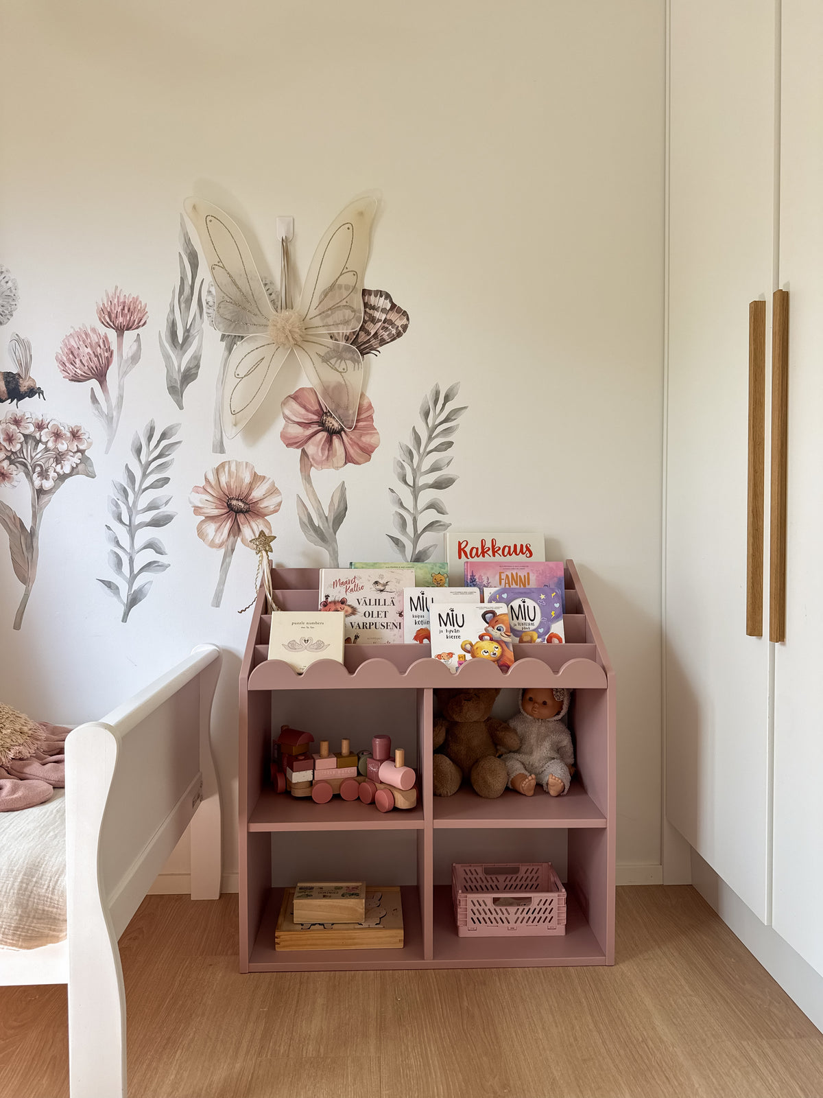 Book Nook, Montessori Kirjahylly, Vintage Rose