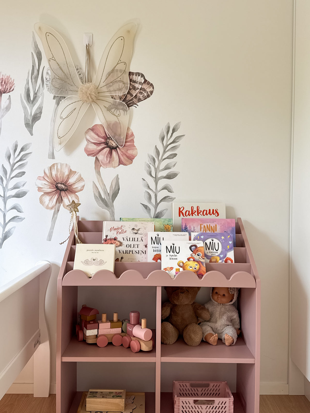 Book Nook, Montessori Kirjahylly, Vintage Rose