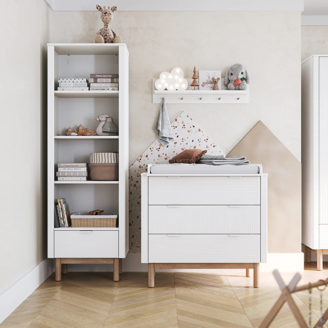 Pinio, Miloo Seinähylly, White