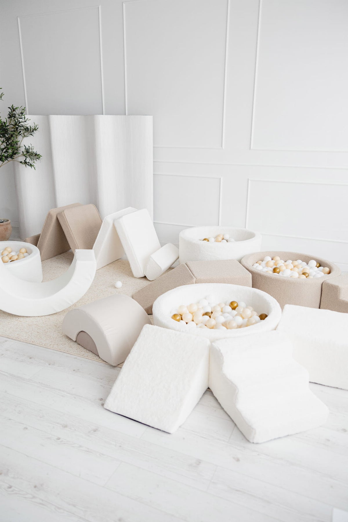 Leikkimoduuli + Pallomeri, Boucle White
