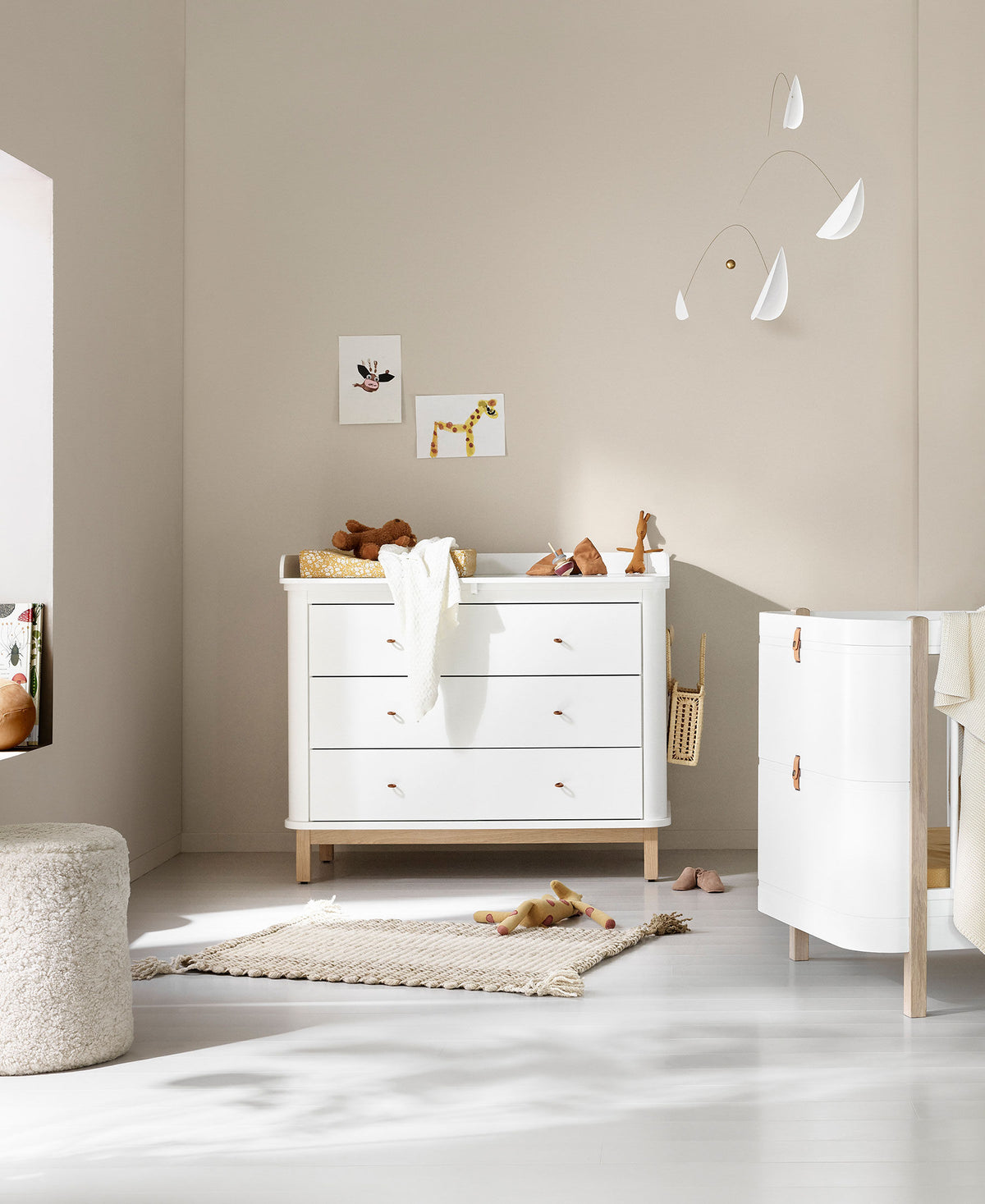 Oliver Furniture, Wood, Lipasto Hoitotasolla, White/Oak