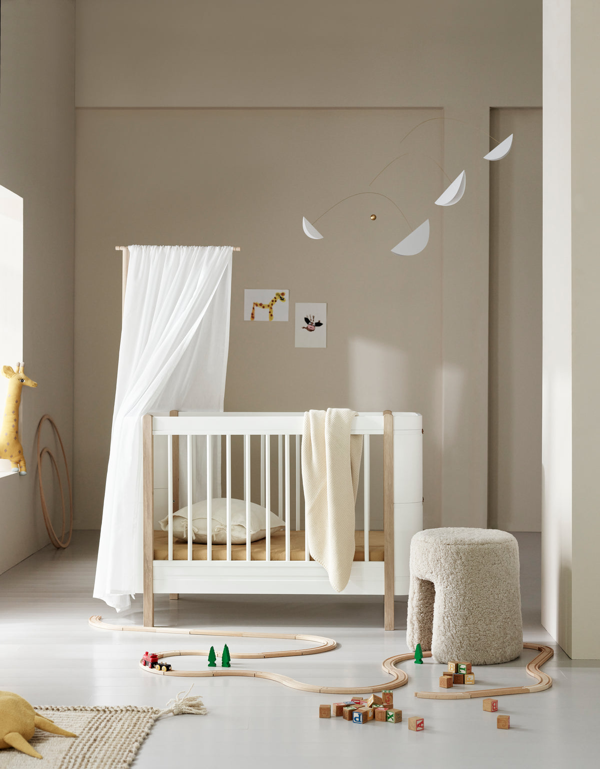 Oliver Furniture, Wood Mini+, Mobile Teline, White