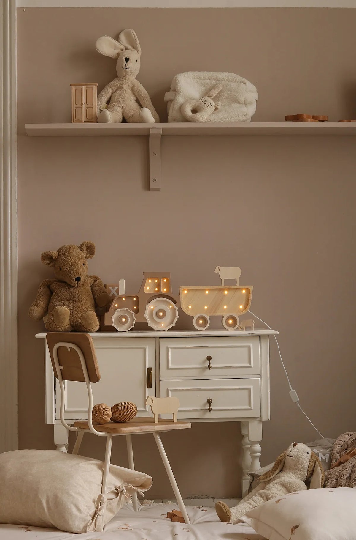 Little Lights Yövalo Tractor, Coffee Cream