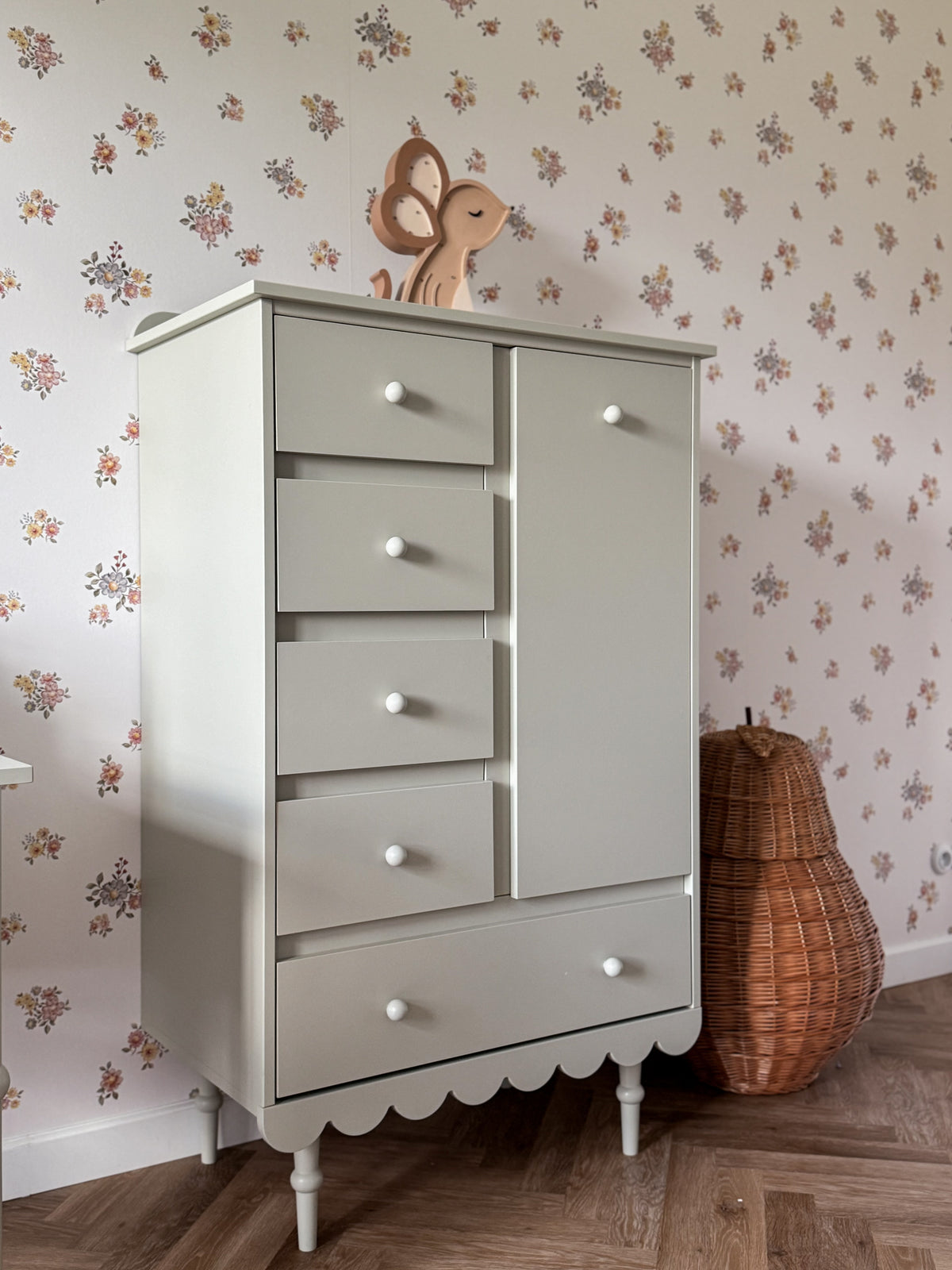 Wood Luck Design, Lipasto Tall,  Babushka Olive