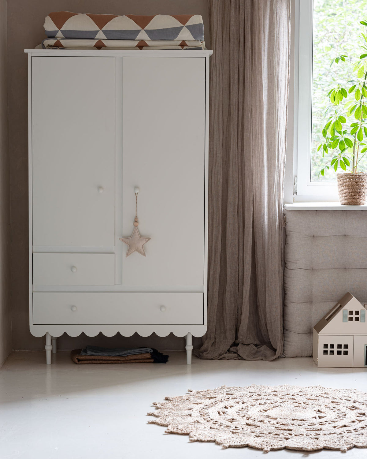 Wood Luck Design, Vaatekaappi, Babushka White