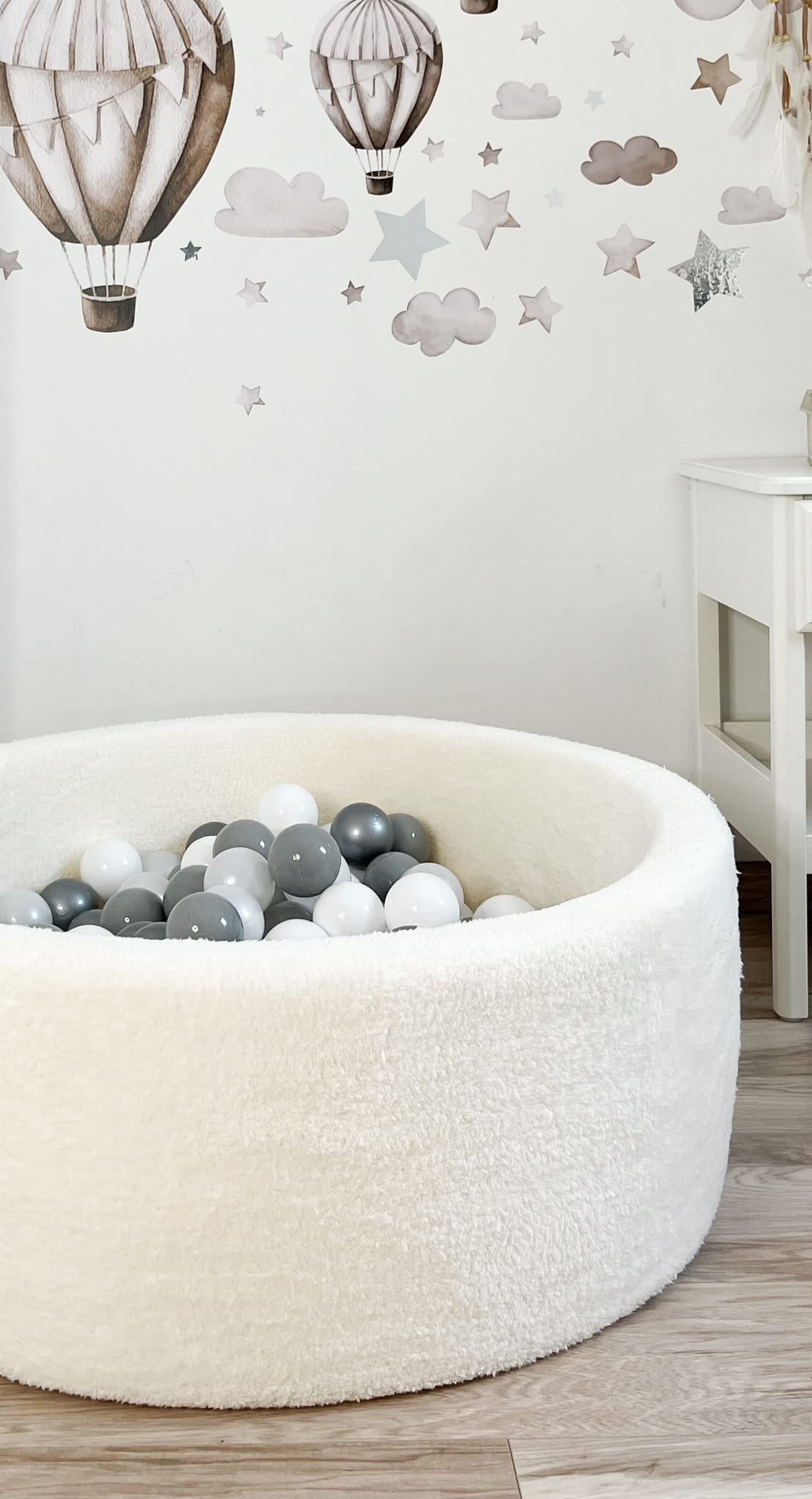 Monio, Pallomeri, Boucle White
