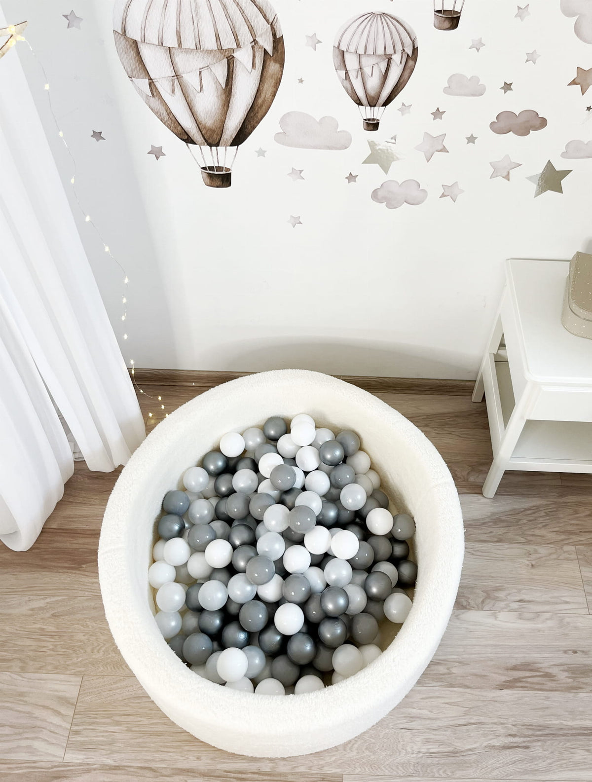 Monio, Pallomeri, Boucle White