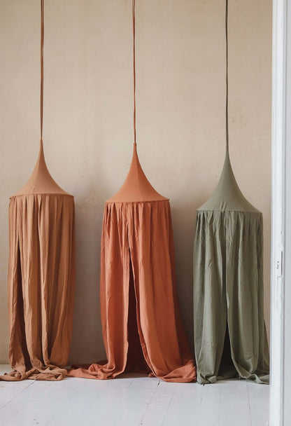 Matuu Vuodekatos, Green Muslin
