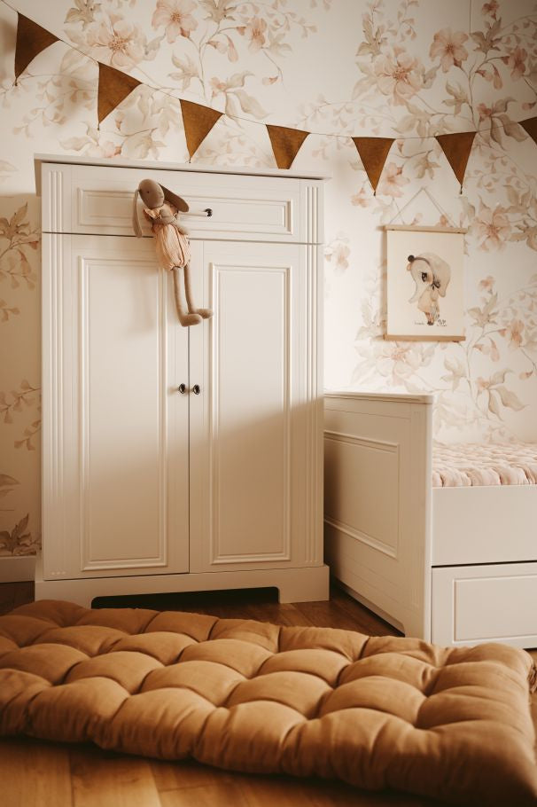 Bellamy, Ines, Korkea Lipasto, White