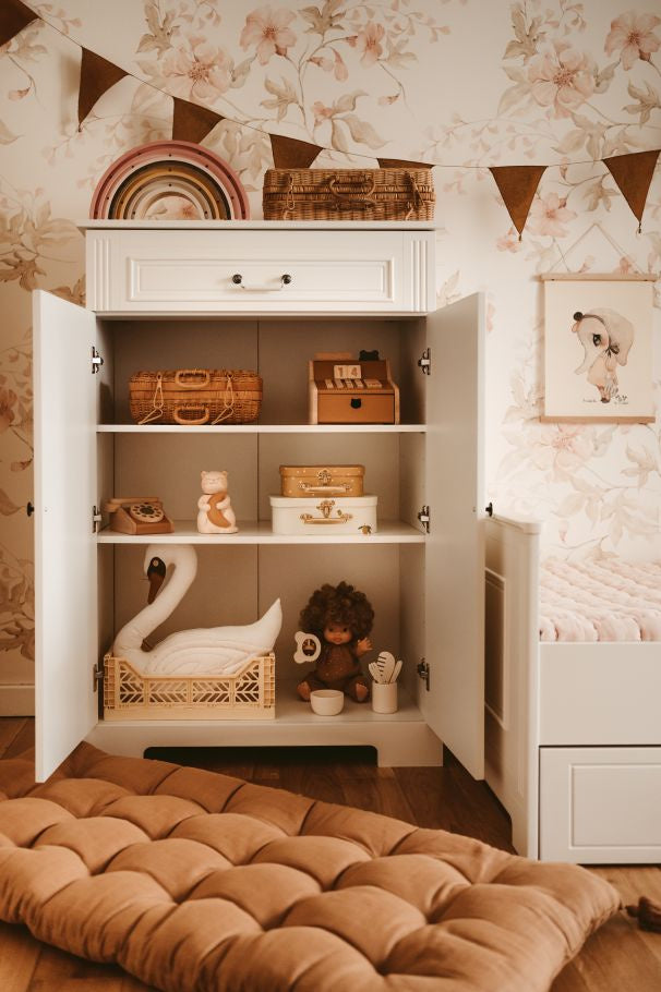 Bellamy, Ines, Korkea Lipasto, White
