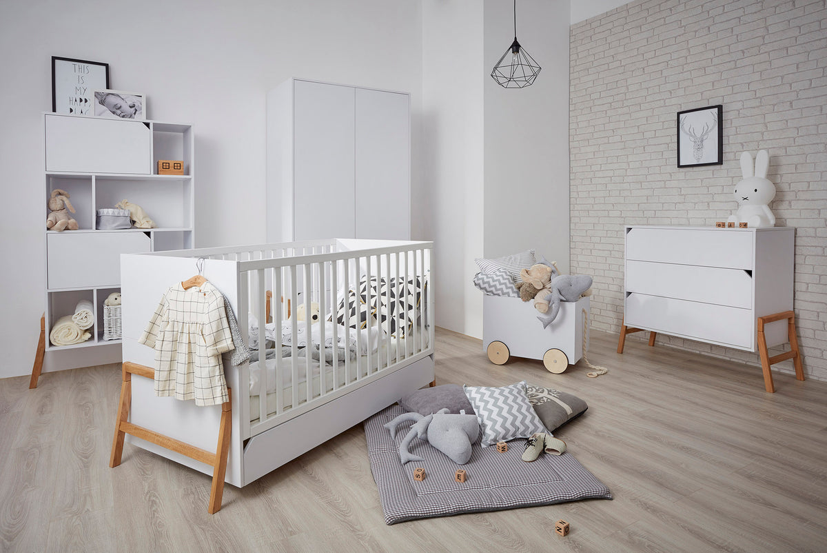 Bellamy, Lotta Kirjahylly, White