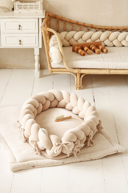 Sleeping Nest, Cream