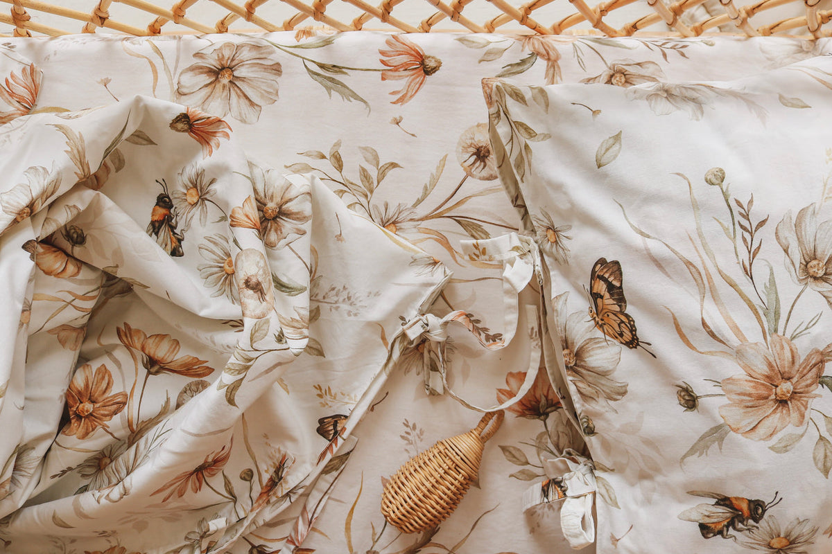 Matuu Pussilakanasetti, Gold Meadow On White