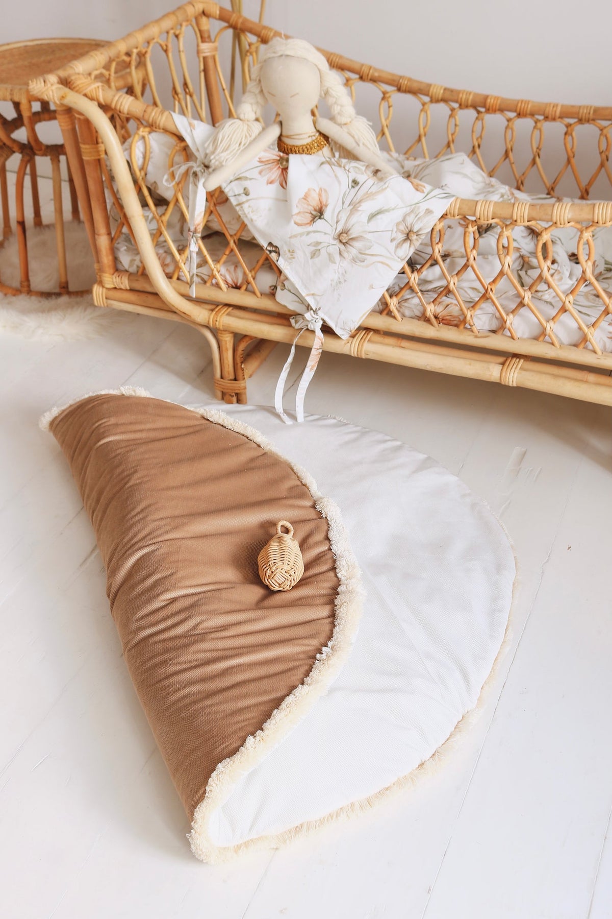 Matuu Pussilakanasetti, Gold Meadow On White