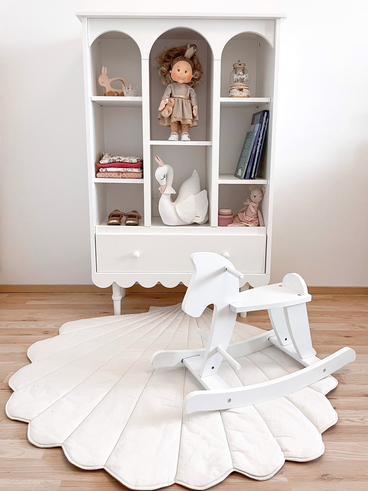 Wood Luck Design, Kirjahylly, Babushka White