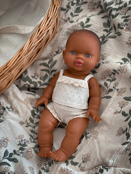 Minikane Gordis Nukke, Tyttö Afrikasta Zelie, Eri asuja