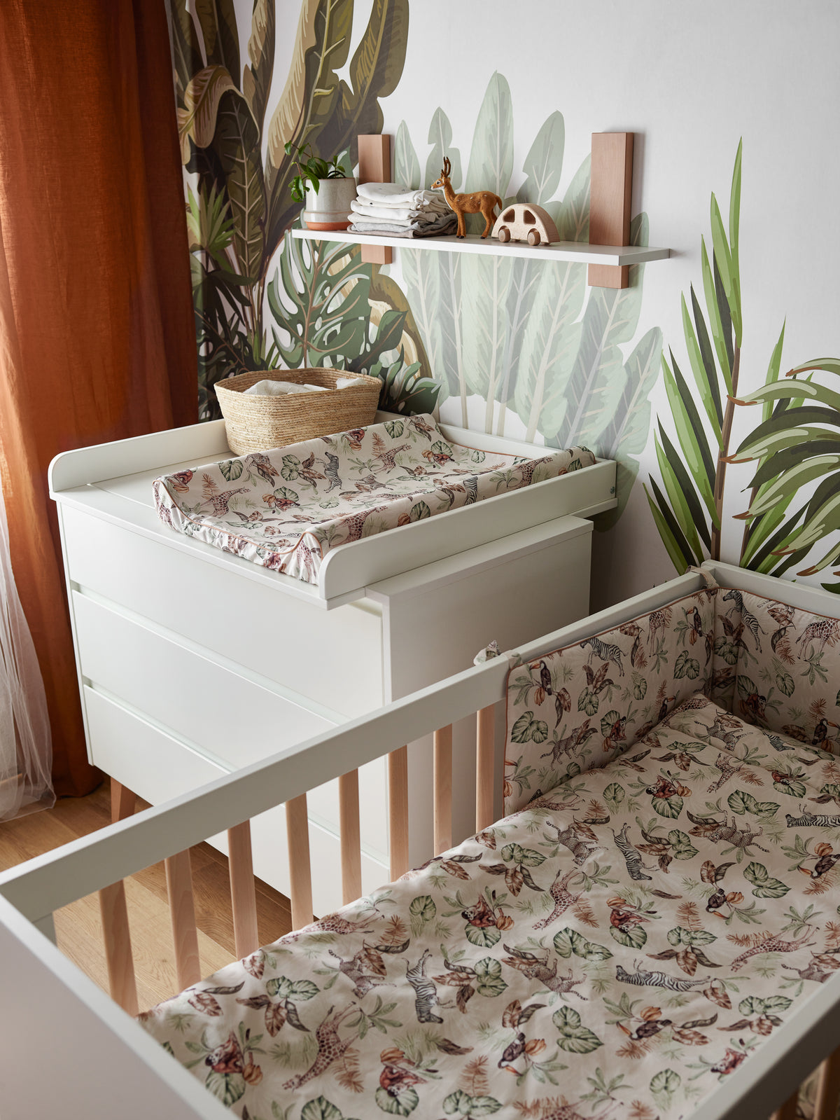Pinio, Swing Lipasto, White