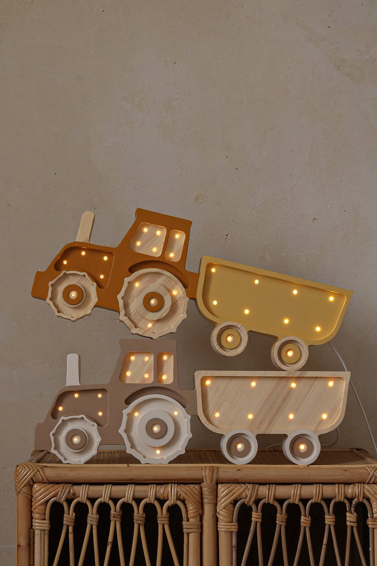 Little Lights Yövalo Tractor, Coffee Cream