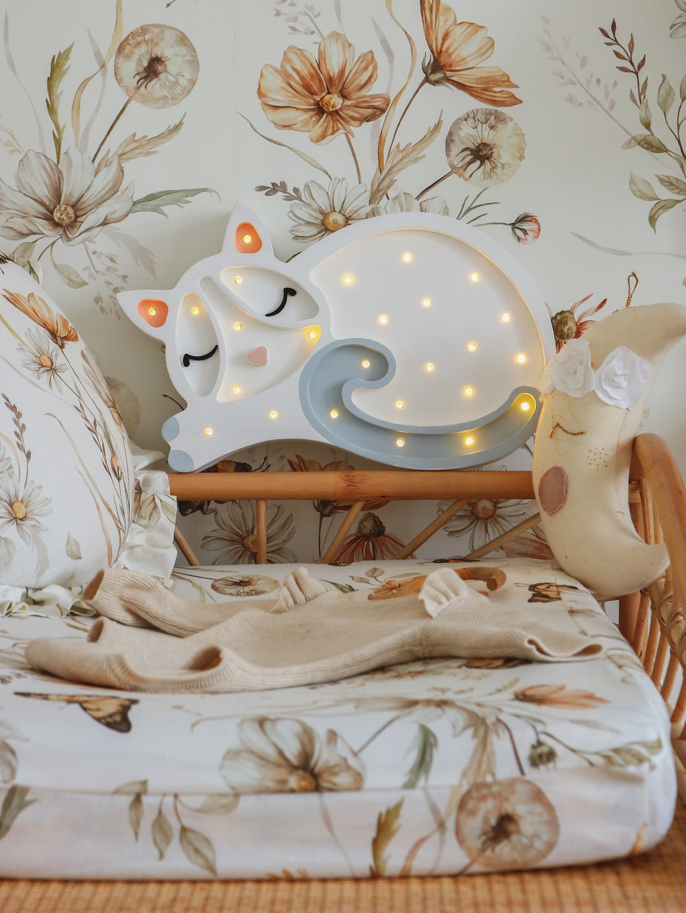 Little Lights Yövalo, Cat White