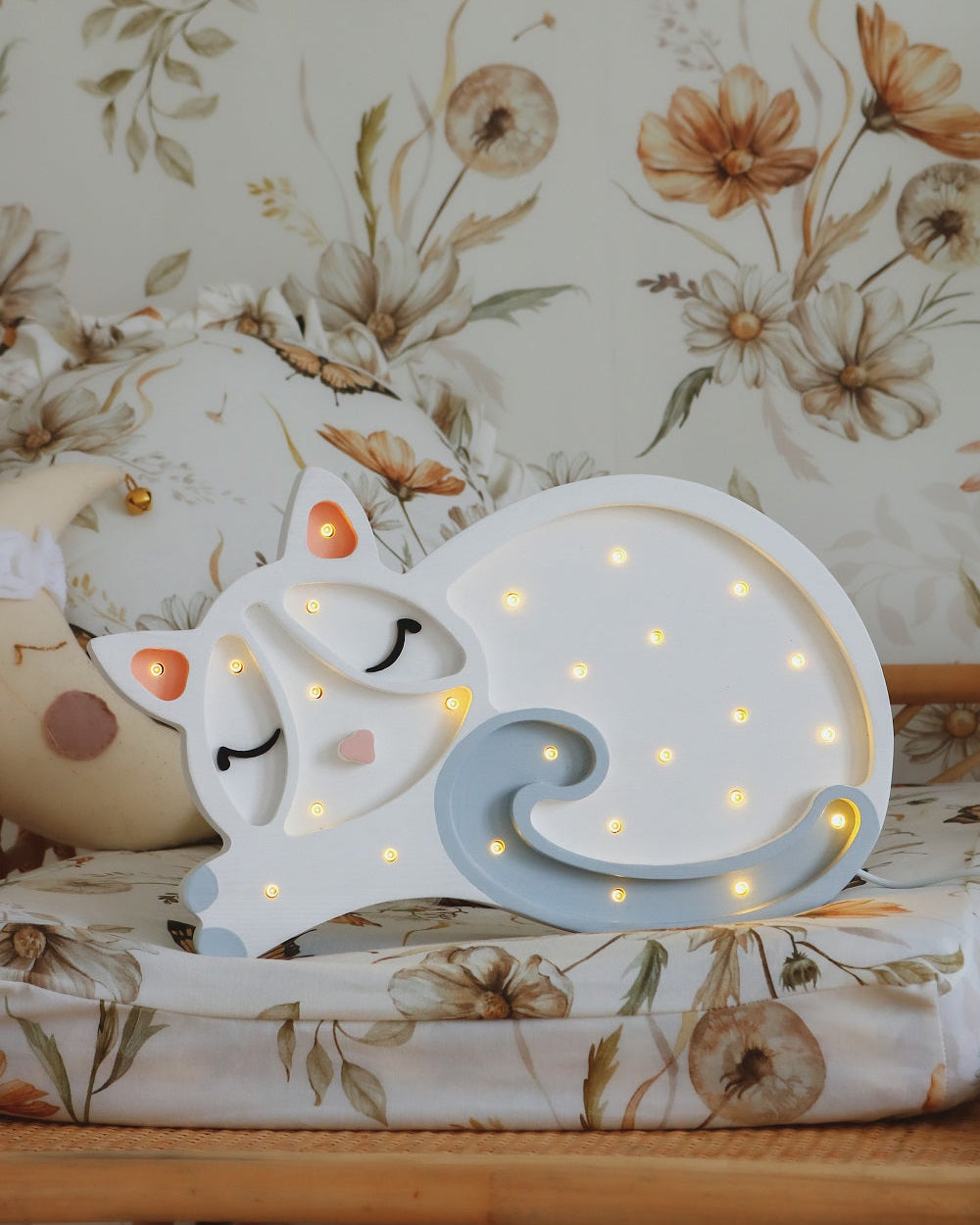 Little Lights Yövalo, Cat White