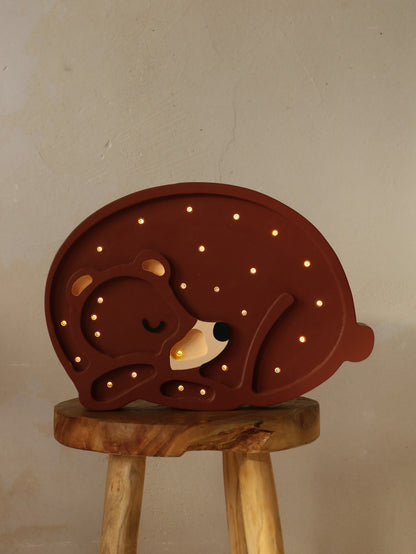 Little Lights Yövalo, Bear Brown