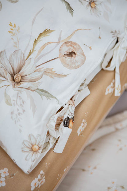 Matuu Pussilakanasetti, Gold Meadow On White