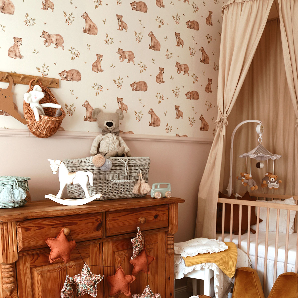 Little Bears, Tapetti