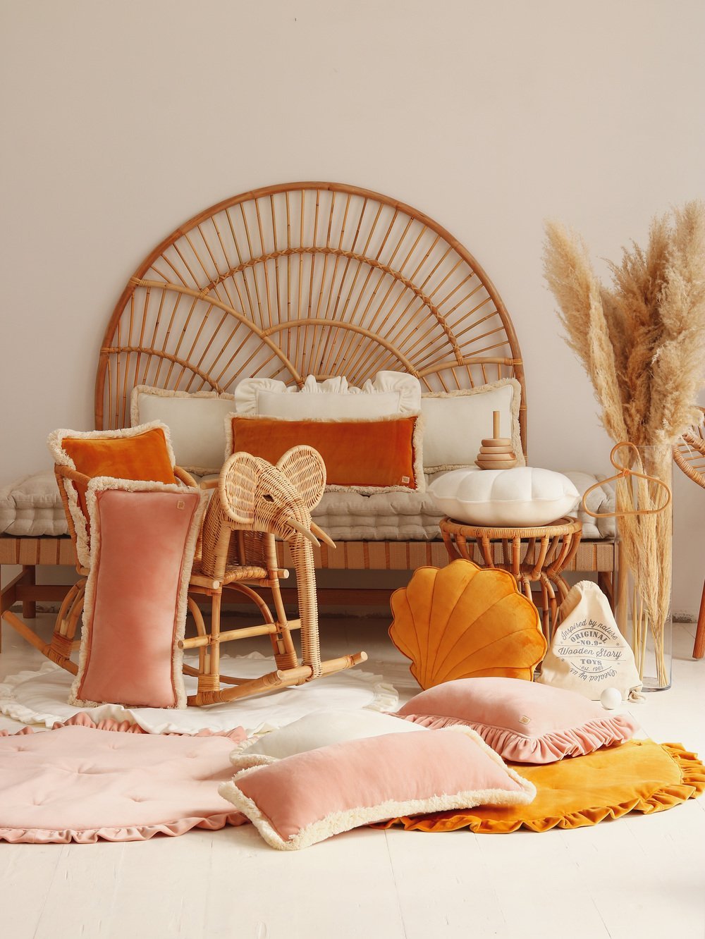 Moi Mili Sisustustyyny Medium, Soft Velvet Shell "White"