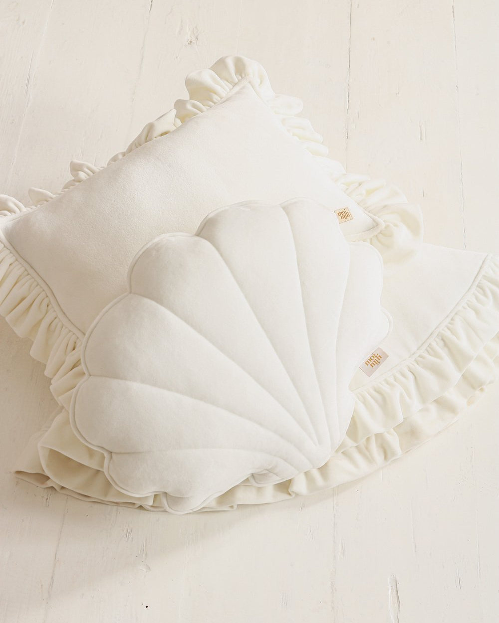 Moi Mili Sisustustyyny Medium, Soft Velvet Shell "White"